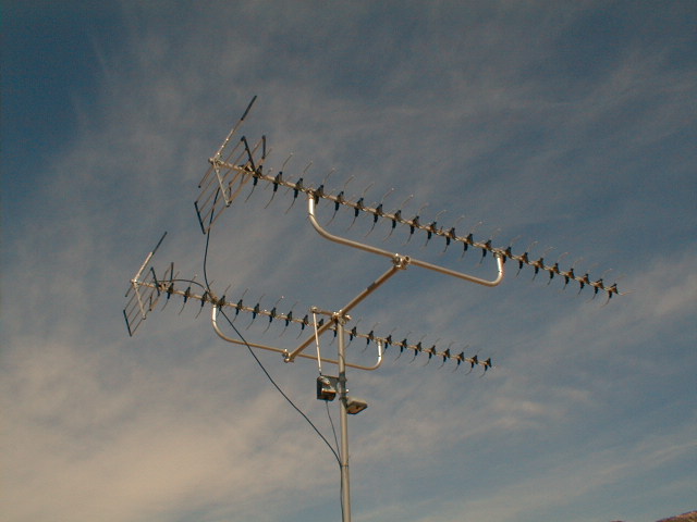 Dual Antenna Boom for Horizontal Stacking
