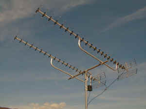 stacked antenna 023.jpg (57681 bytes)